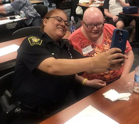 Mariah and Officer Johnson pose for a selfie